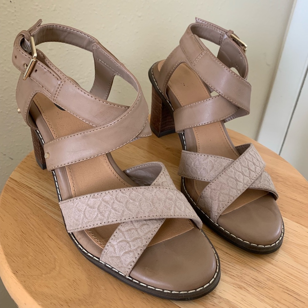 Dr. Scholl’s Tan Sandals
